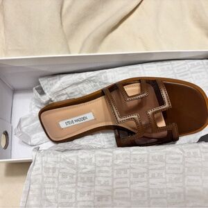 Steve Madden Tan and Brown Slide Sandals